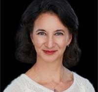 Portrait of Janera Soerel, founder of The Healthy Space
